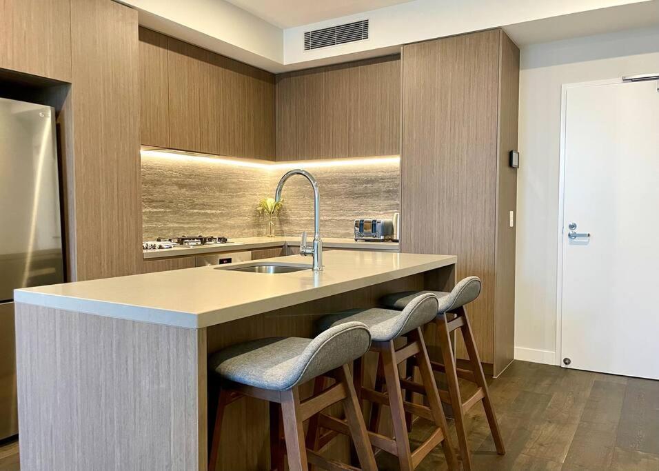 Luxury Stunning Riverview 1 Bedroom 479f Apartment Gold Coast