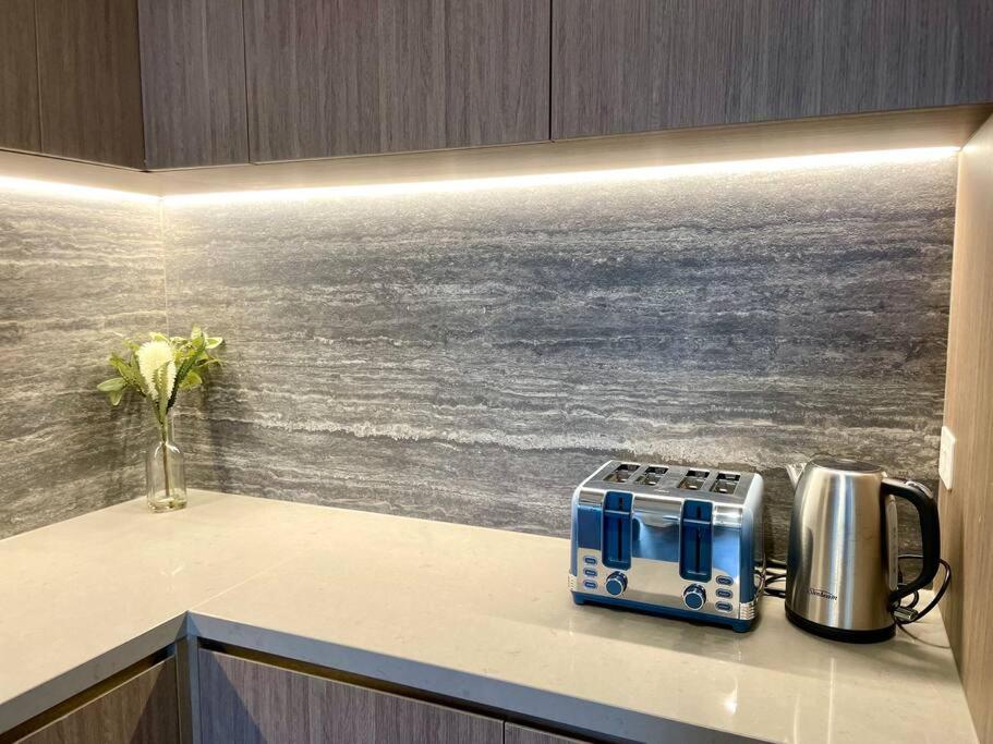 Luxury Stunning Riverview 1 Bedroom 479f *