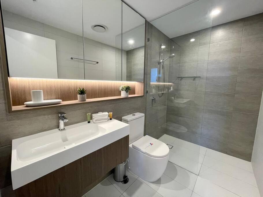 Luxury Stunning Riverview 1 Bedroom 479f Apartment