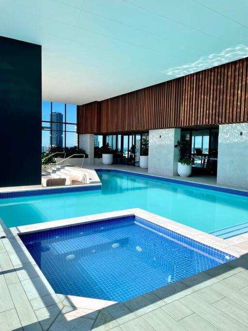 Luxury Stunning Riverview 1 Bedroom 479f Apartment